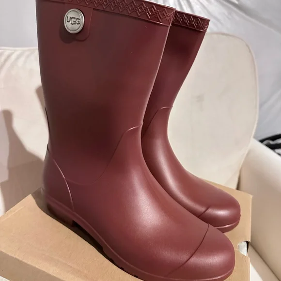 UGG Maroon Waterproof Boots - Picture 4 of 5